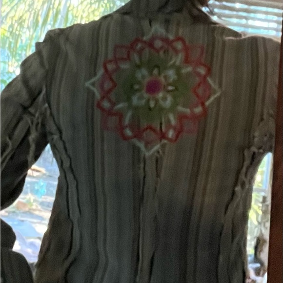 Adorable Aziz Embroidered Striped Blazer button needs a lil’ stitcheroo - Picture 4 of 14